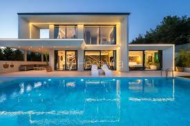 Villa ve Ev Yönetimi Sanatı: Doğru Personel Ekibini Kurmak İçin Kapsamlı Rehber